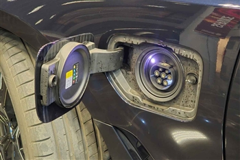 تصویر پورت شارژ خودرو BMW i3 eDrive 40L