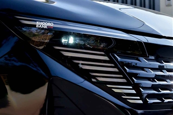 عکس از جزئیات طراحی چراغ های جلو ماشین نیسان قشقایی HONOR