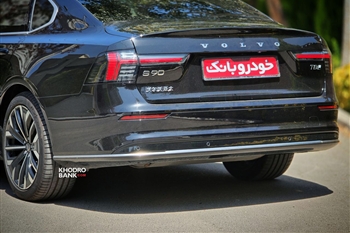 عکس ولوو اس۹۰ از نمای عقب