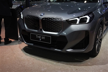 بی ام و iX1 xDrive 30L - 6