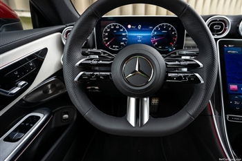 تصویر جزئیات طراحی داخل کابین مرسدس بنز CLE 200 کوپه