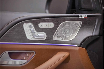تصویر از جزئیات طراحی داخل کابین و امکانات رفاهی خودرو مرسدس بنز GLS 450 4MATIC