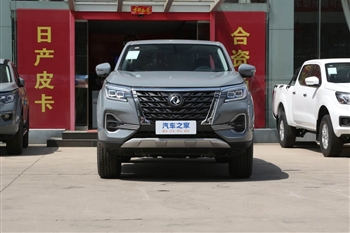 نمای جلو پیکاپ نیسان ترا