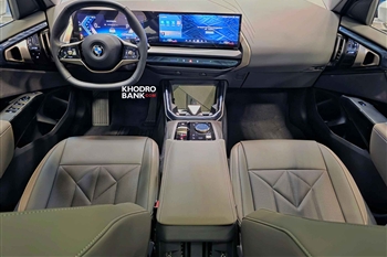 تصویر کلی از فضای داخل کابین خودرو BMW X3 xDrive 25L