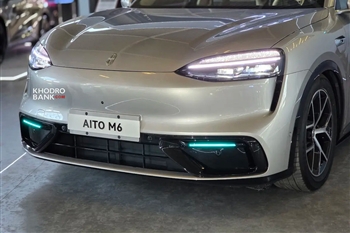 نمای جلو AITO M6
