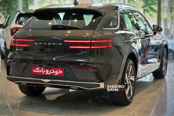 تصویر نمای ظاهری جنسیس GV70 از زاویه سه رخ عقب راست