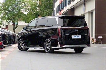 نمای سه رخ عقب جی ای سی E9