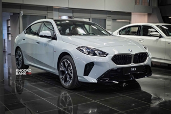 تصویر نمای ظاهری خودرو بی ام و 225L M Sport از زاویه سه رخ جلو راست