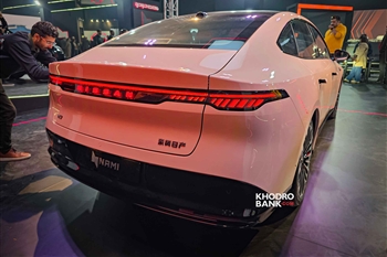 تصویر نمای ظاهری نیسان N7 از زاویه سه رخ عقب راست