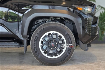 نیم رخ جلو تویوتا 4Runner