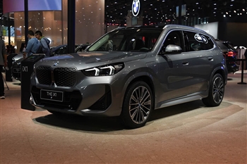 بی ام و iX1 xDrive 30L - 0