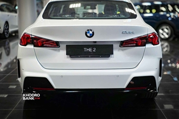 تصویر نمای تمام رخ عقب خودرو BMW 225L MSport