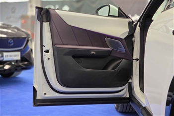  تصویر نمای داخل کابین مزدا EZ-60