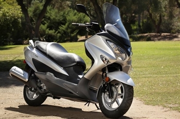 سوزوکی بورگمن ۲۰۰ - 11