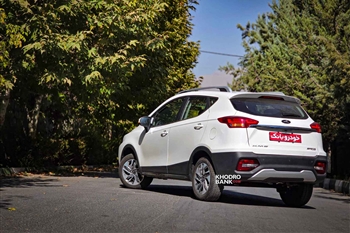 عکس از زاویه سه رخ عقب چپ ماشین KMC RS3