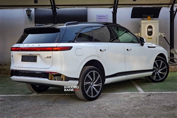 تصویر نمای خارجی خودرو ایکس پنگ G9 از زاویه سه رخ عقب راست 