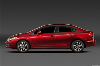 عکس از نمای جانبی خودرو هوندا سیویک