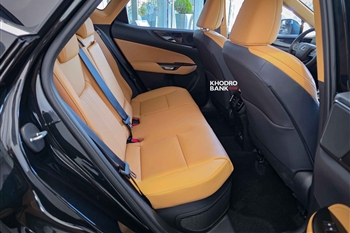 تصویر صندلی های عقب و فضای کابین در لکسوس NX350h