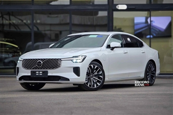 تصویر نمای ظاهری از زاویه سه رخ جلو چپ ولوو S90 PHEV