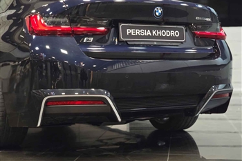 تصویر نمای بسته از طراحی بخش عقب خودرو BMW i3 eDrive 40L
