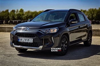 نمای سه رخ جلو ماشین سیتروئن C3 XR
