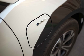 عکس از درگاه شارژ در خودرو تویوتا  BZ4X