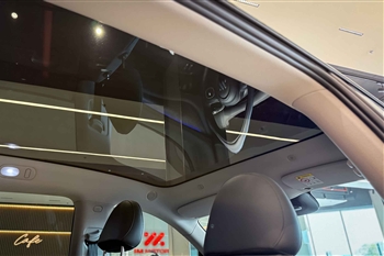 تصویر نممای بسته از سقف پانورامیک شیشه ای IM 6