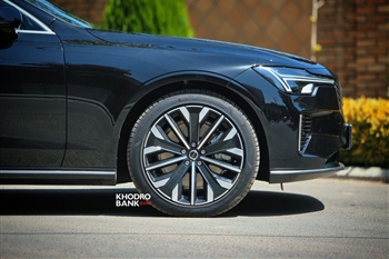 نیم رخ جلو ولوو S90