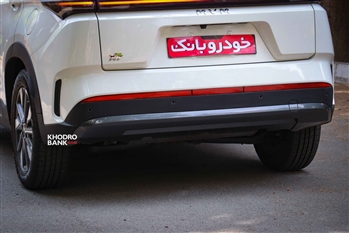نمای نزدیک از دیفیوزر عقب و طراحی سپر ام وی ام ایکس 77