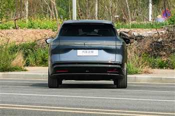نمای عقب نیسان NX8