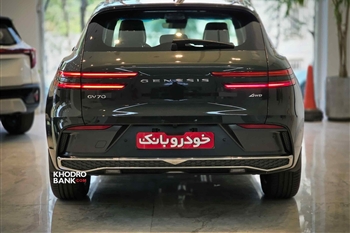 تصویر تمام رخ عقب از نمای ظاهری جنسیس GV70 