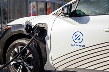تصویر خودرو تویوتا BZ4X در حال شارژ