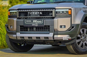 تصویر نمای بسته از طراحی بخش جلو تویوتا پرادو 2025