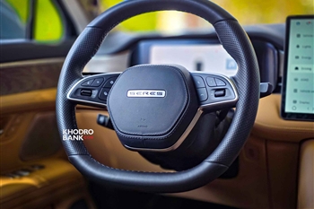 عکس از فرمان و جزئیات طراحی ادوات روی آن در خودرو خودرو ارس HM5