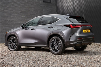 نمای سه رخ عقب لکسوس ان ایکس 350