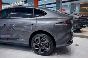 تصویر نمای ظاهری IM 6 با نگاهی به طراحی بخش عقب