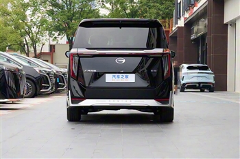 نمای عقب جی ای سی E9