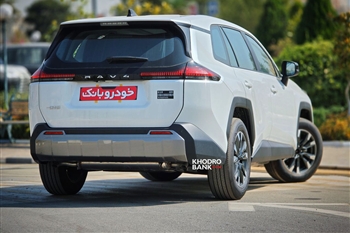 نمای سه رخ عقب تویوتا راو4 2026