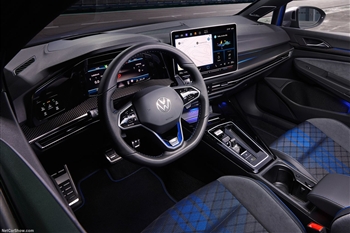 تصویر نمای داخل کابین فولکس واگن گلف R