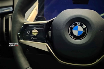 تصویر دکمه های روی فرمان BMW X3 xDrive 25L
