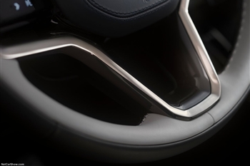 تصویر فضای داخل کابین خودرو رنج روور ایووک L