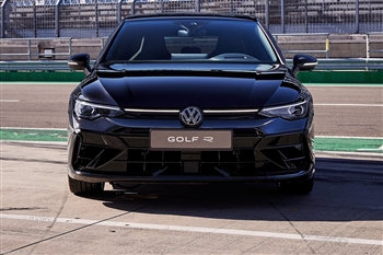 تصویر نمای ظاهری خودرو هاچ بک فولکس واگن گلف R