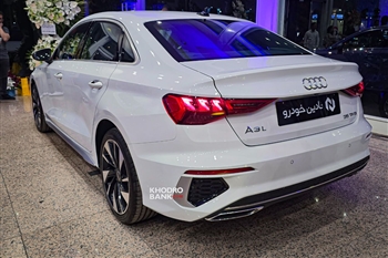 نمای سه رخ عقب آئودی A3L