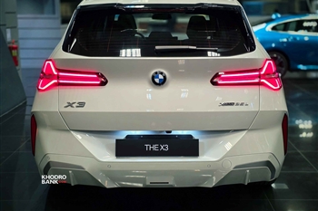 تصویر تمام رخ عقب خودرو BMW X3 xDrive 25L