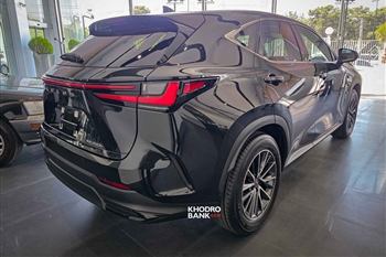 تصویر نمای سه رخ عقب راست لکسوس NX350h