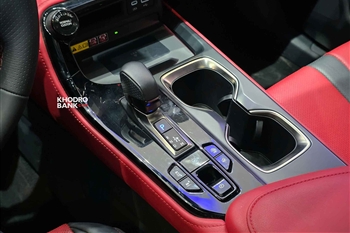تصویر جزئیات طراحی داخل کابین و امکانات لکسوس NX350