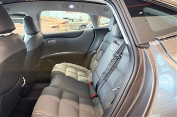 تصویر فضای ردیف عقب در کابین خودرو آی ام 5