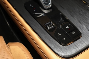 کنسول وسط ترامپچی ES9