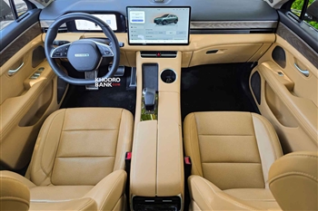 تصویر کلی از طراحی فضای داخل کابین خودرو ارس HM5