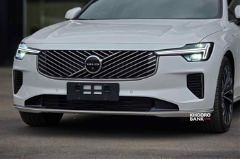 تصویر نمای بسته از طراحی بخش جلو ولوو S90 PHEV